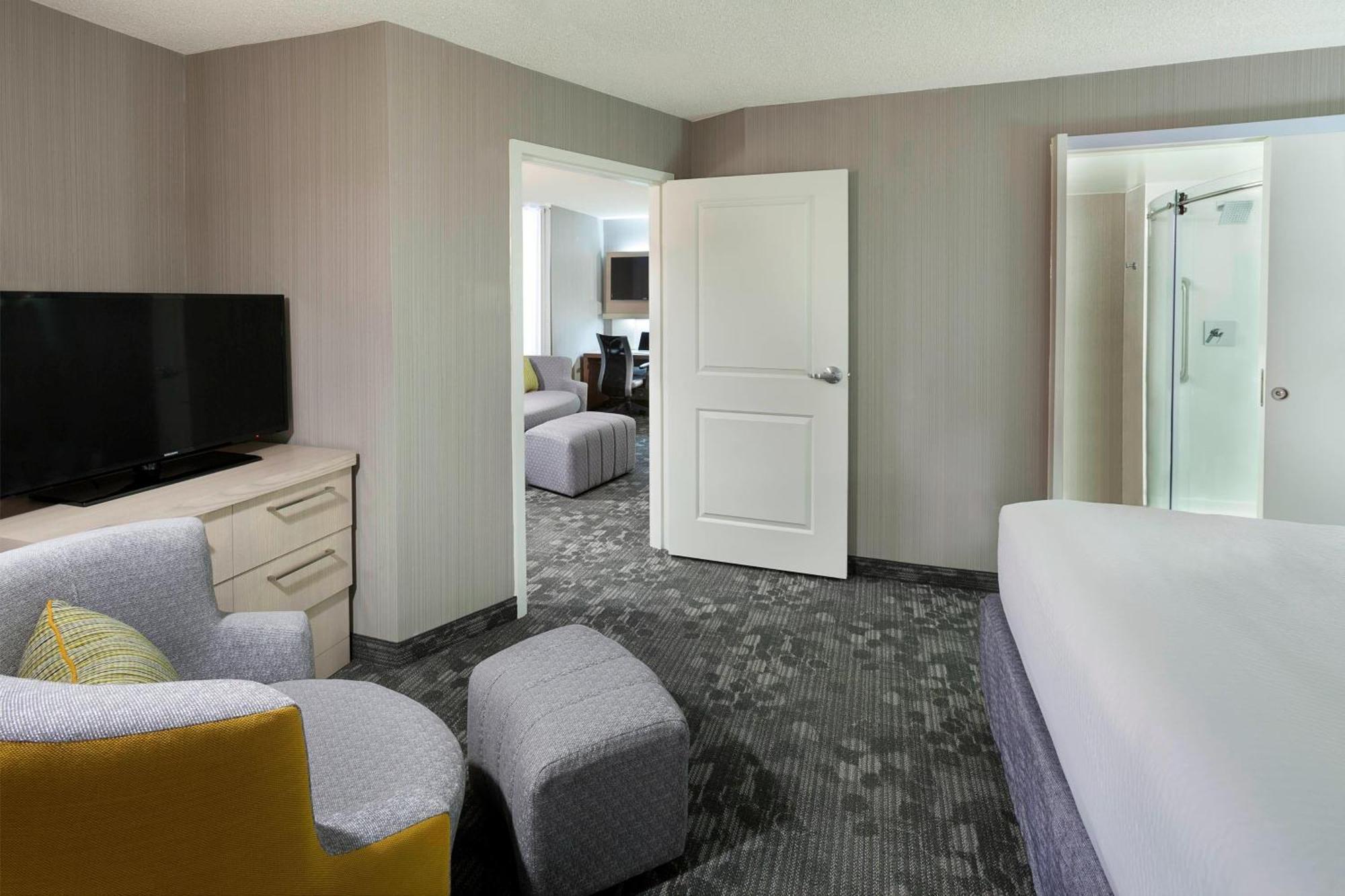 Courtyard By Marriott Toronto Northeast/Markham Exterior photo