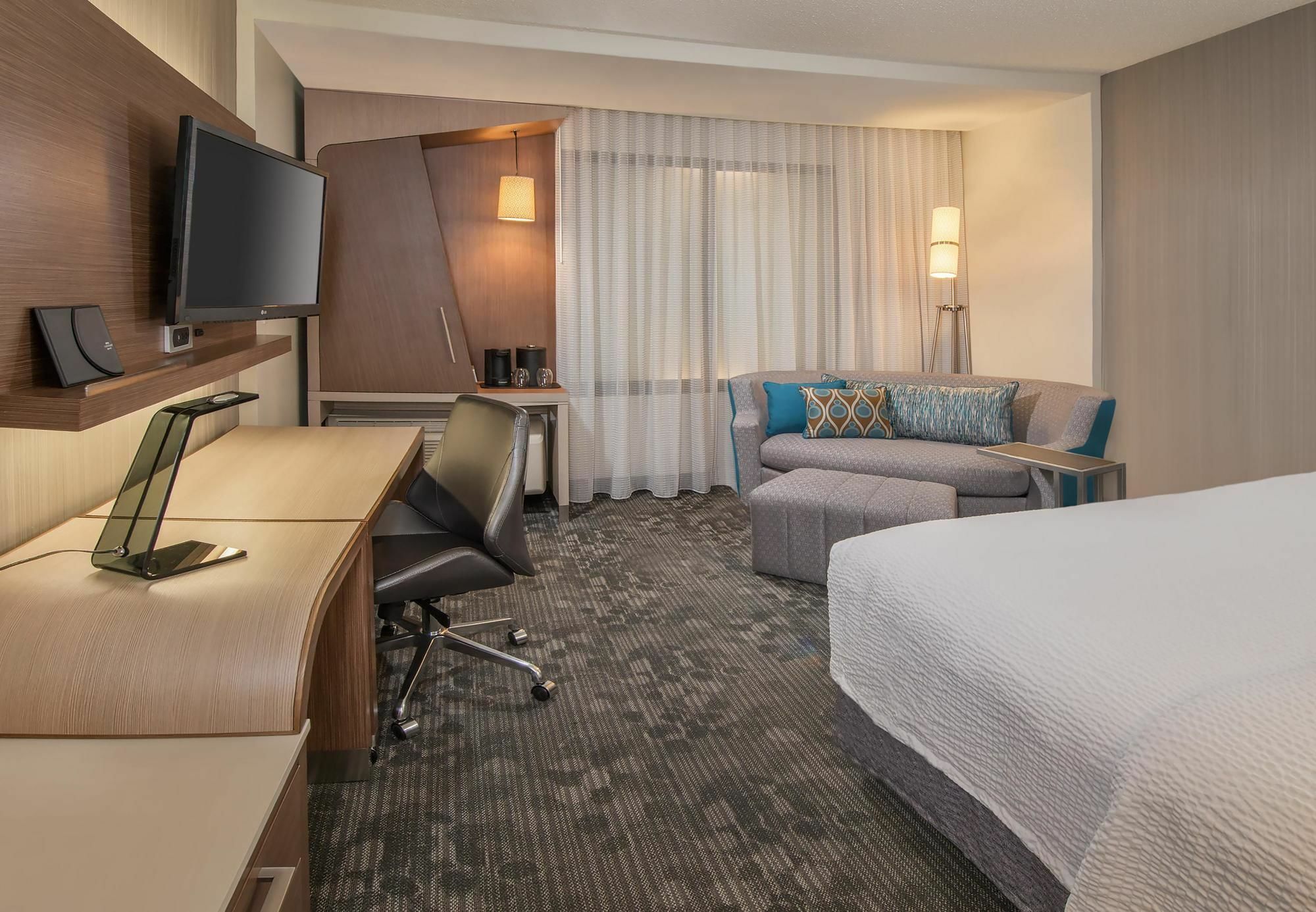 Courtyard By Marriott Toronto Northeast/Markham Exterior photo